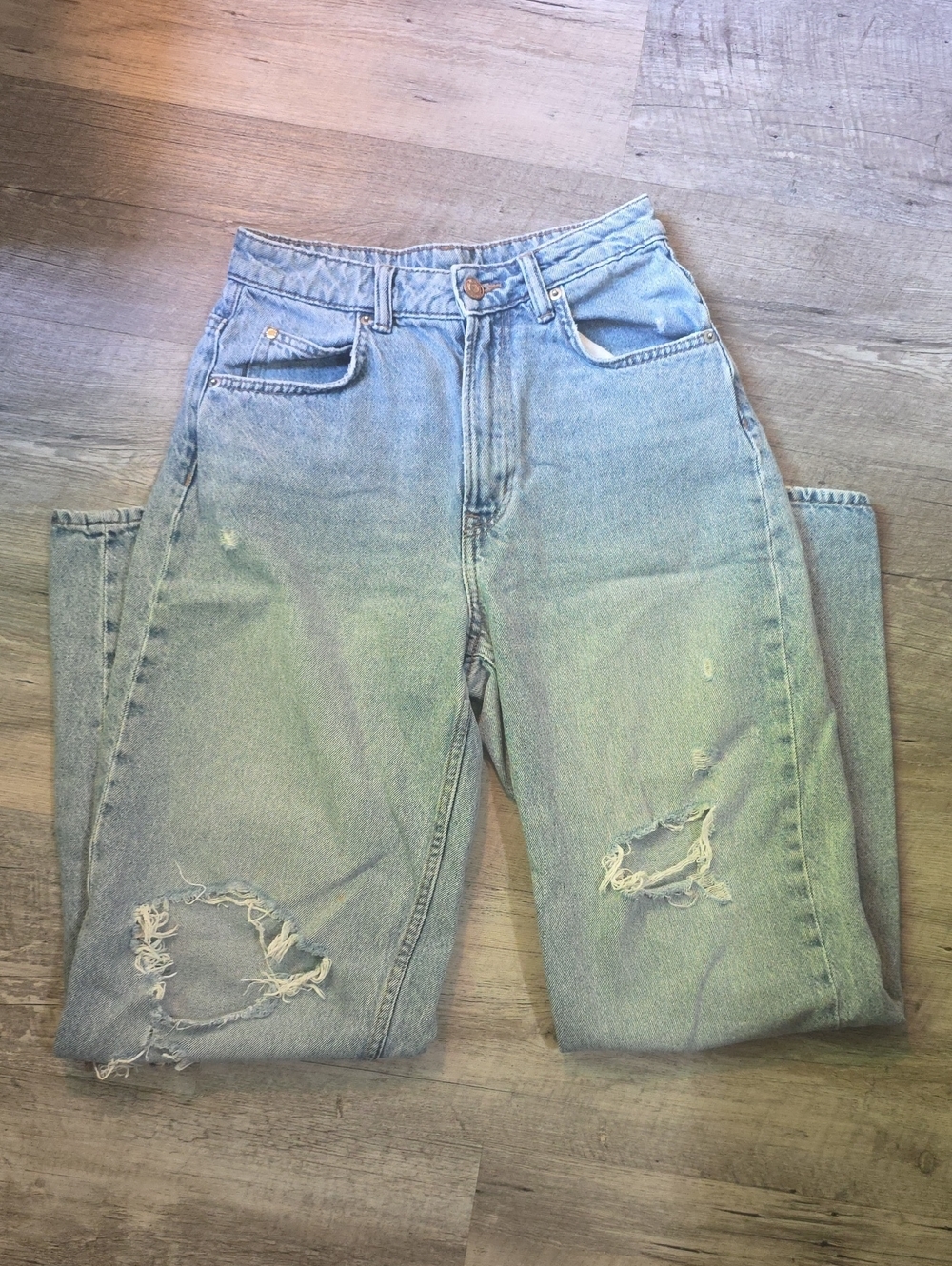 Light Wash Distressed 90's Baggy Jeans for Women